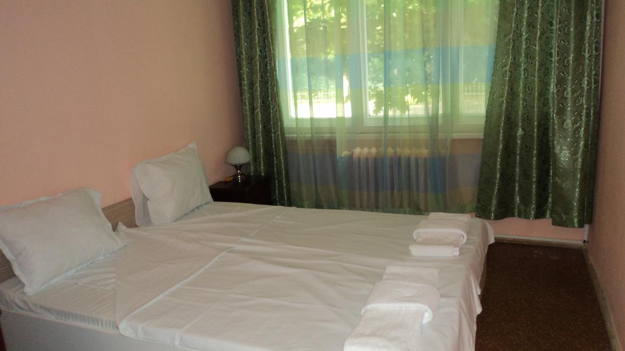 Hotel Stroitel 希萨里亚 外观 照片