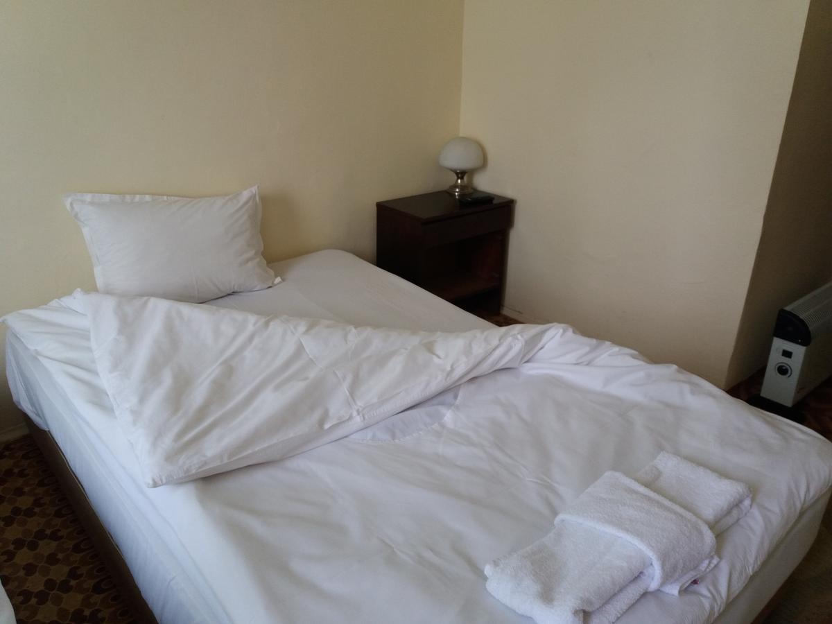 Hotel Stroitel 希萨里亚 外观 照片