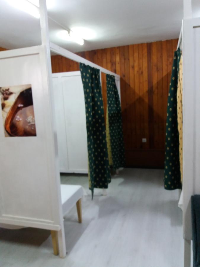 Hotel Stroitel 希萨里亚 外观 照片
